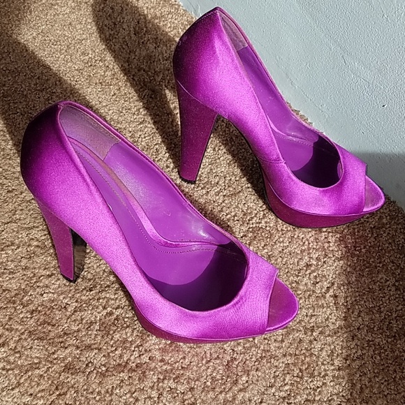 Heels - Picture 3 of 4